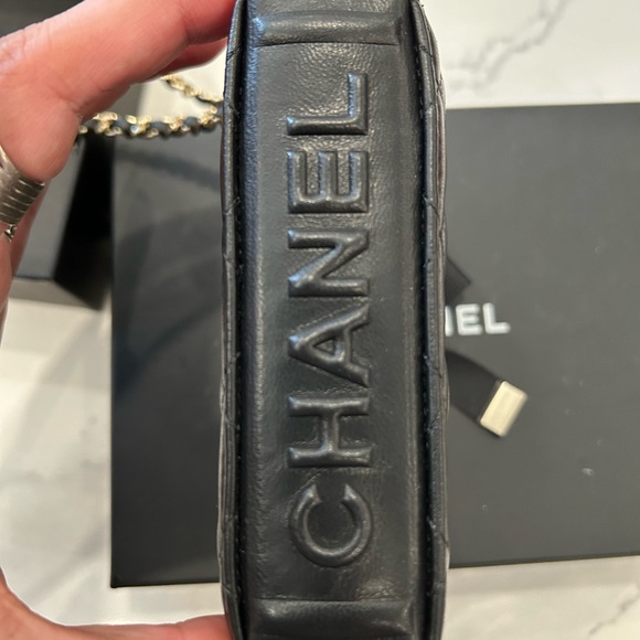 SOLD-Chanel 22B book card holder on chain - Picture 4 of 15